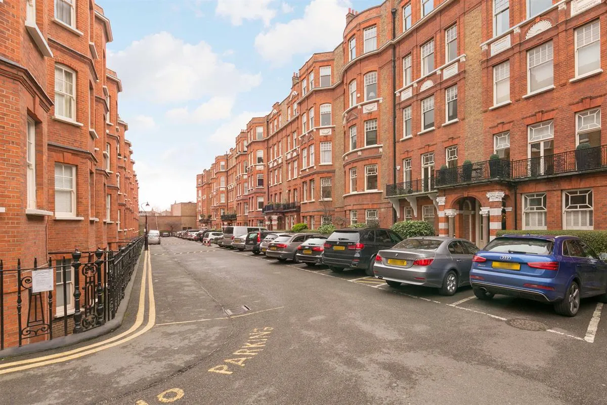 Wynnstay Gardens, London, W8, photo 14