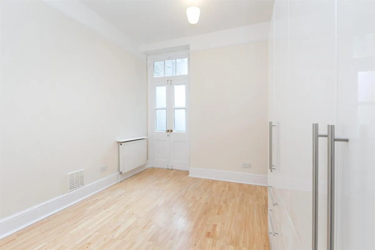 Wynnstay Gardens, London, W8, photo 10
