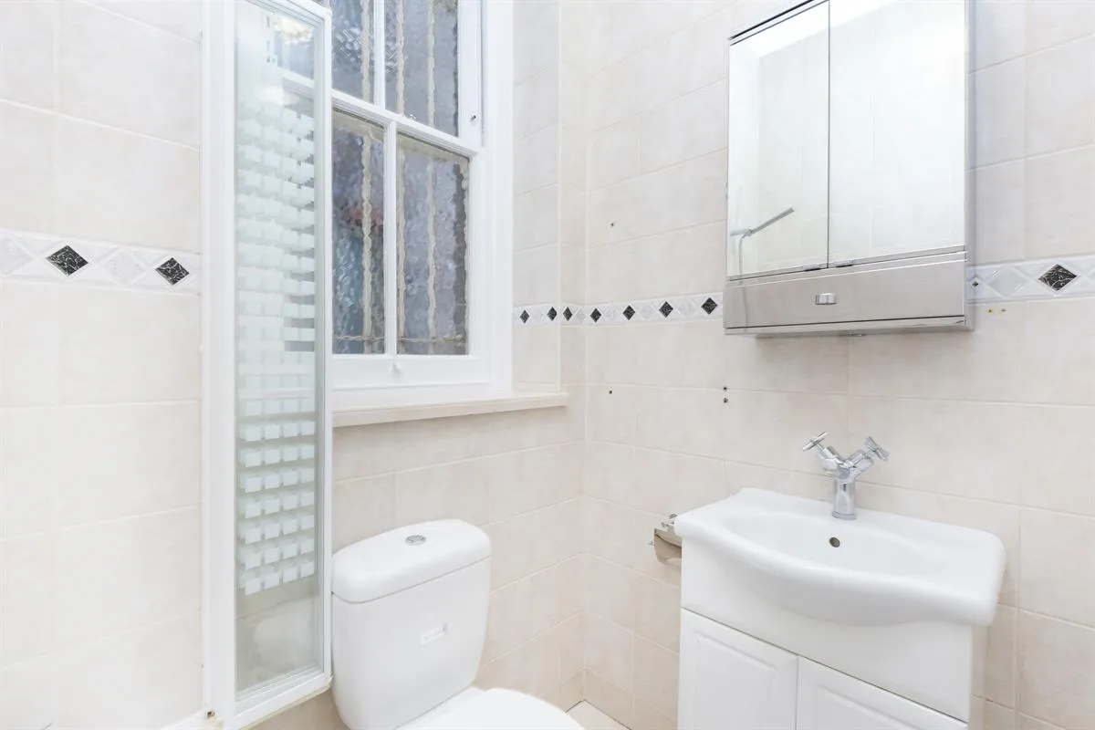 Wynnstay Gardens, London, W8, photo 8