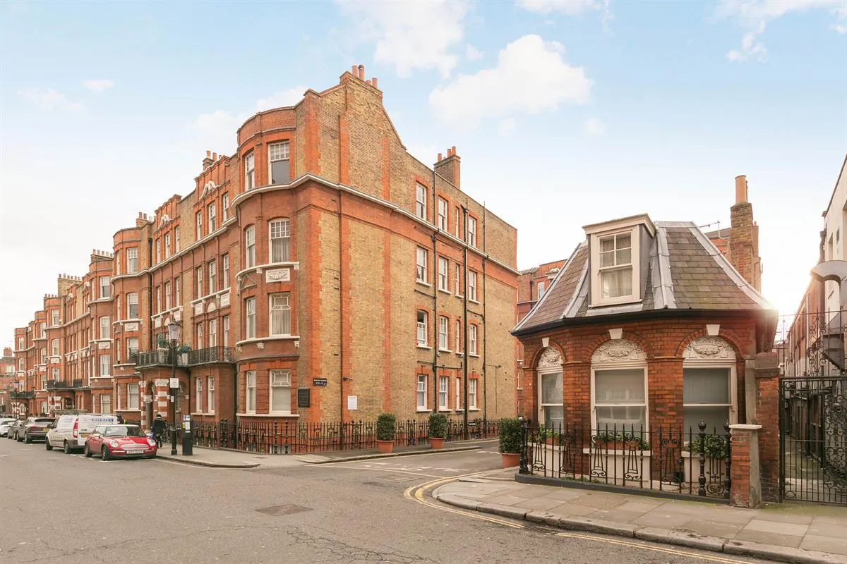 Wynnstay Gardens, London, W8, photo 13