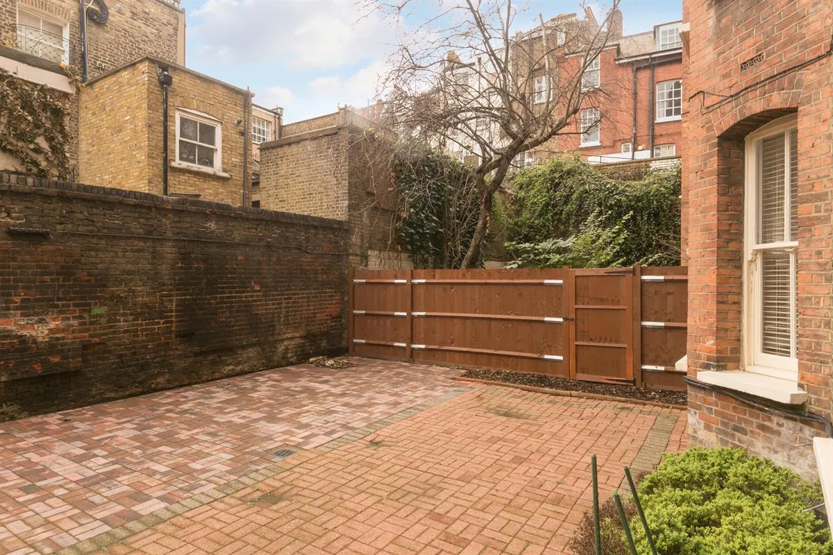 Wynnstay Gardens, London, W8, photo 6