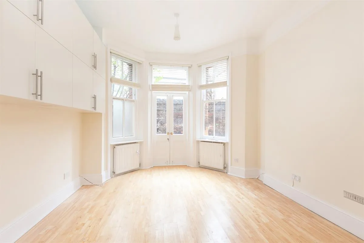 Wynnstay Gardens, London, W8, photo 12