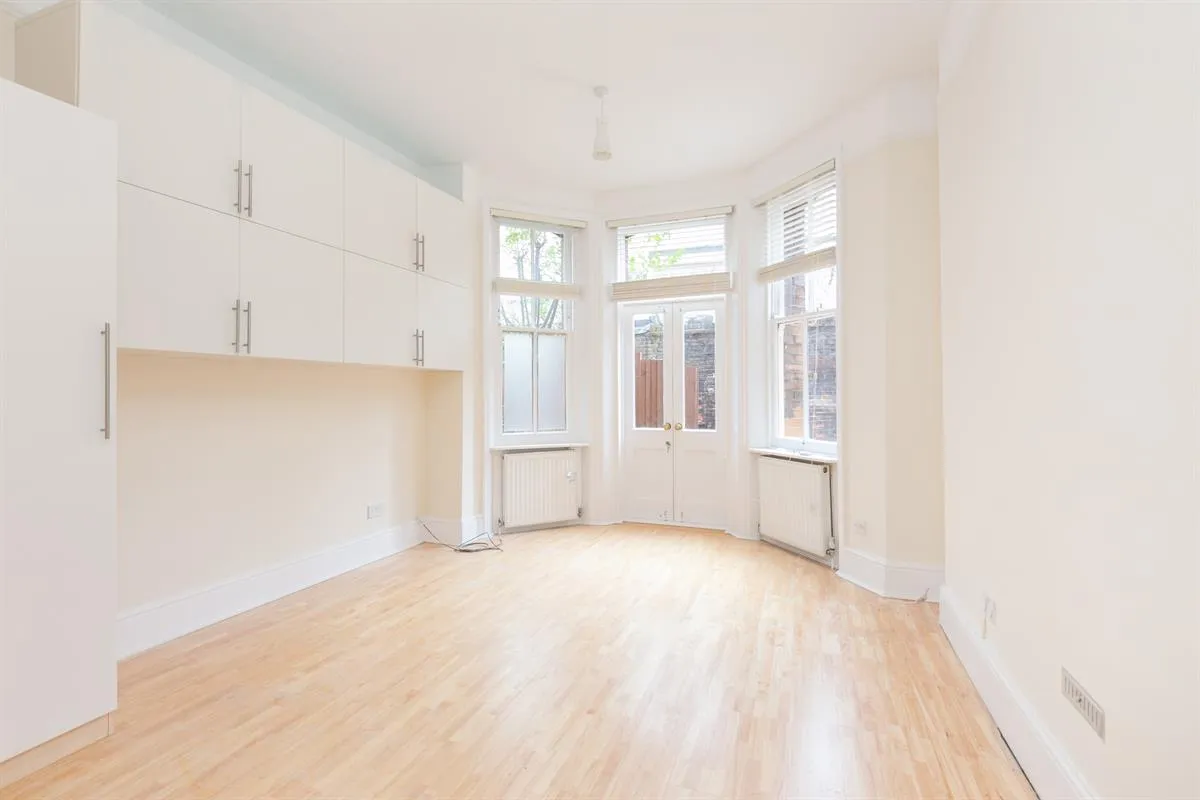 Wynnstay Gardens, London, W8, photo 11
