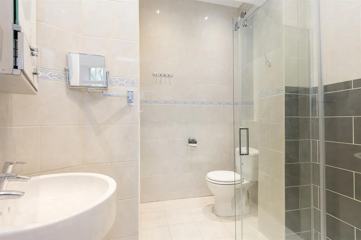 Wynnstay Gardens, London, W8, photo 9