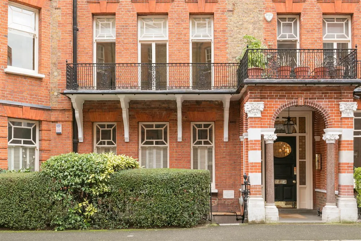 Wynnstay Gardens, London, W8, photo 7