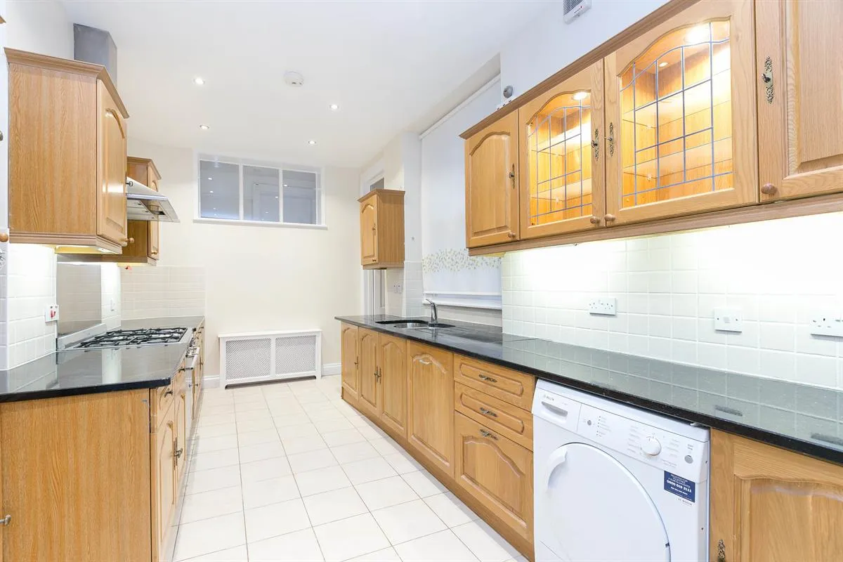 Wynnstay Gardens, London, W8, photo 3