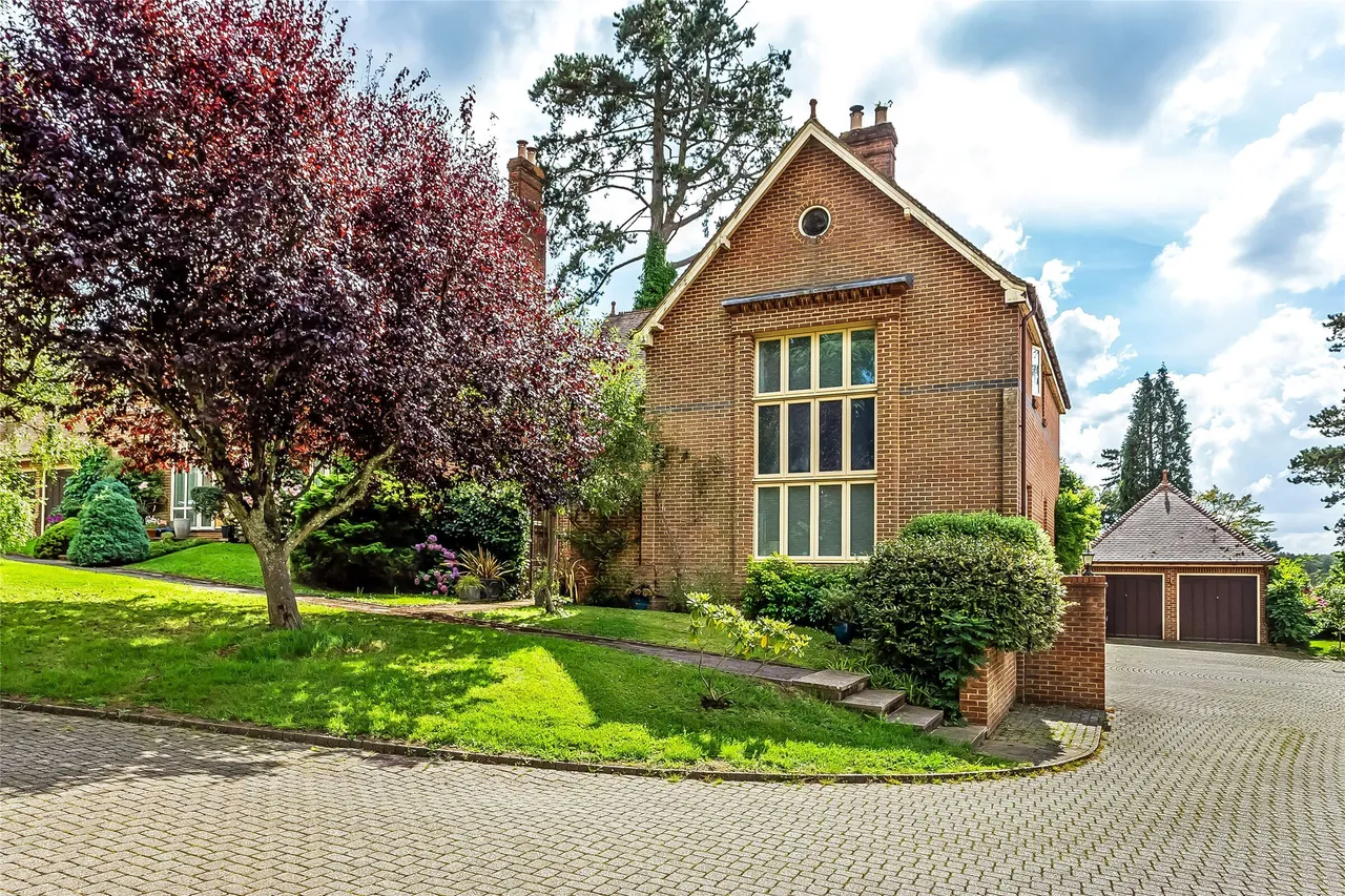 5 bed property for sale, Grenehurst Park, Capel, RH5