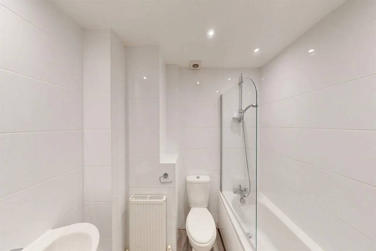 Connaught Place, Loughton, IG10, photo 13