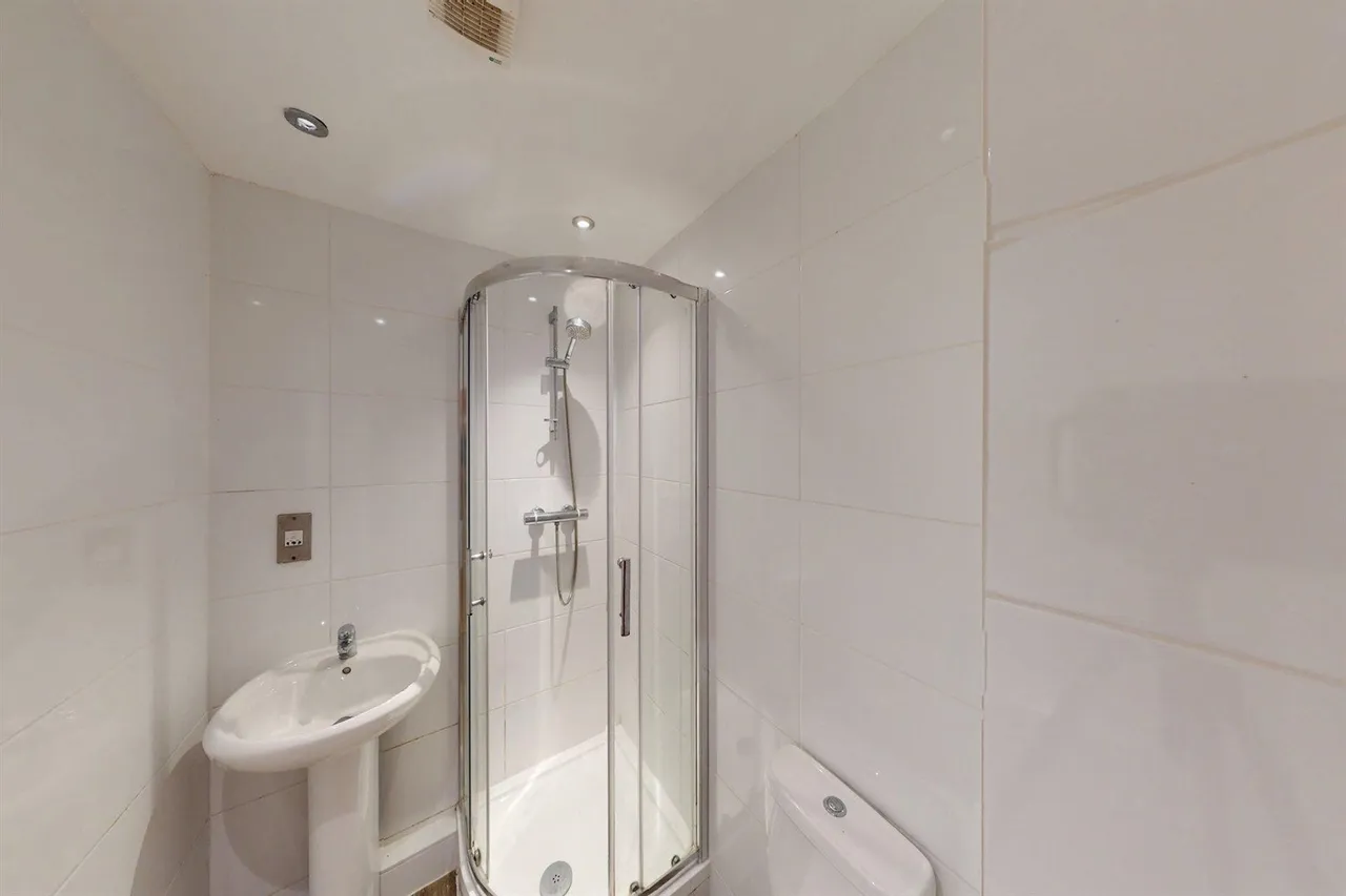 Connaught Place, Loughton, IG10, photo 16