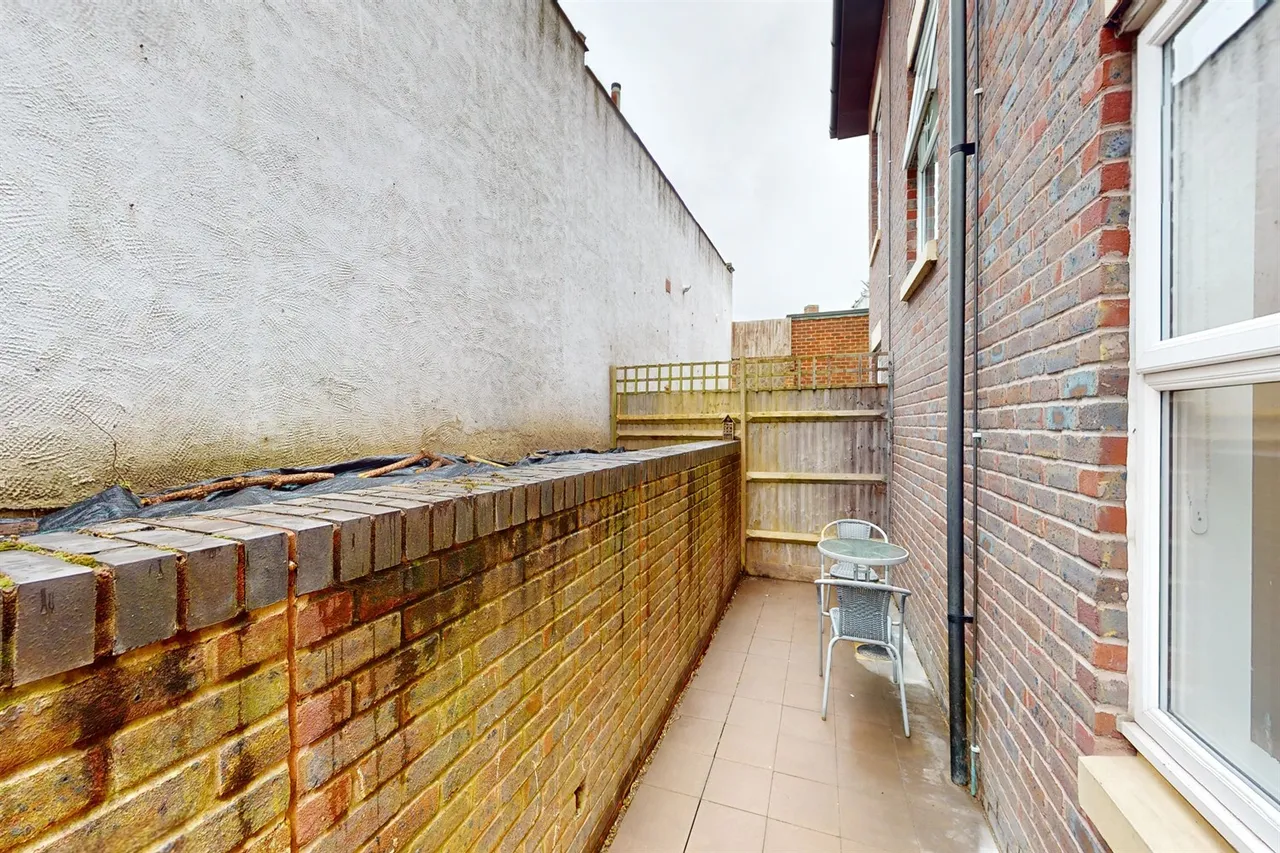 Connaught Place, Loughton, IG10, photo 17