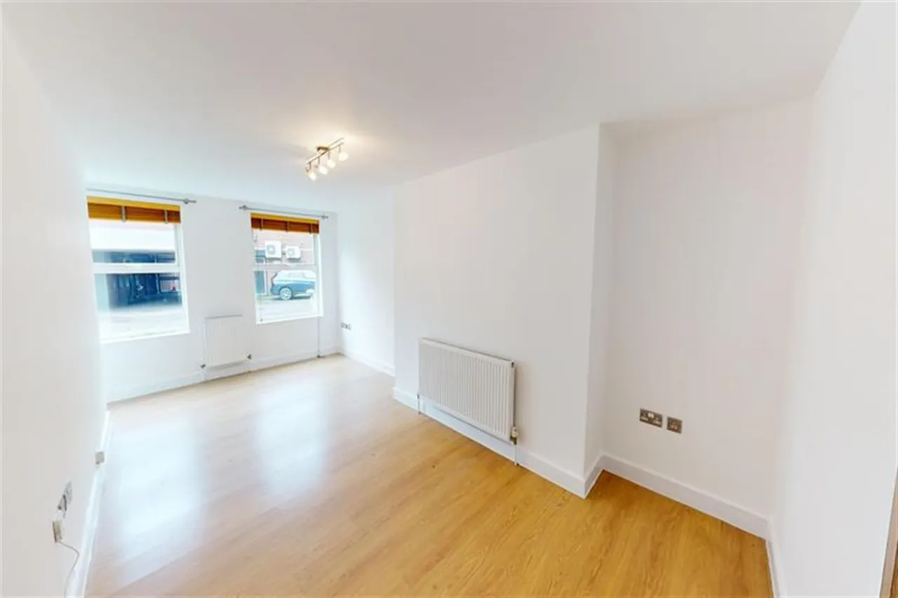 2 bed flat to rent, Connaught Place, Loughton, IG10