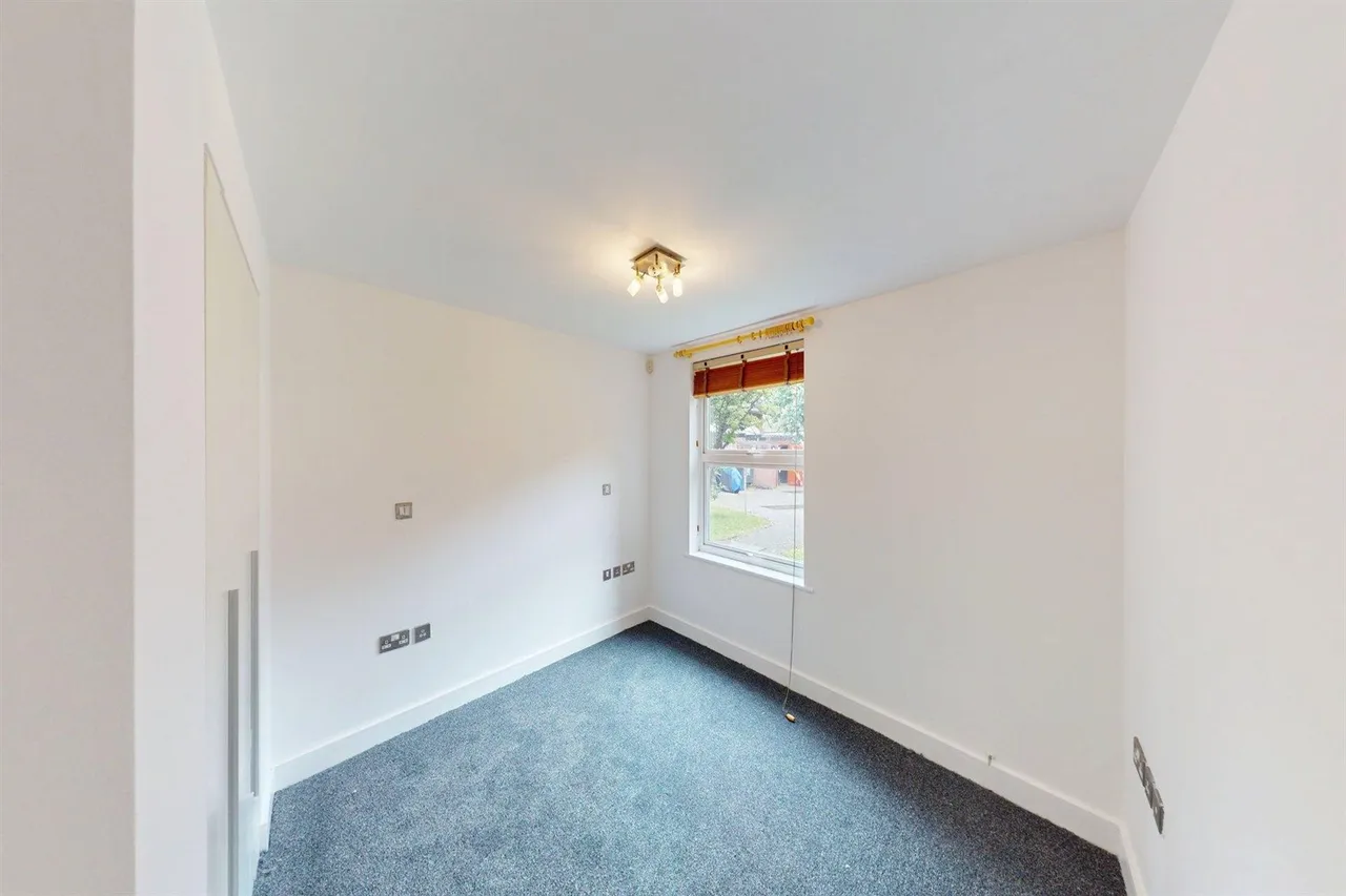 Connaught Place, Loughton, IG10, photo 11