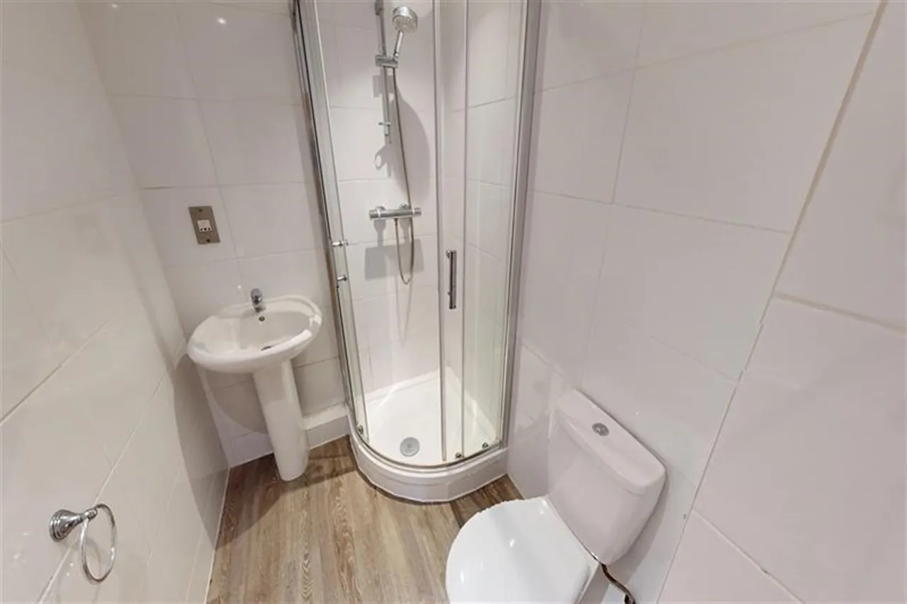 Connaught Place, Loughton, IG10, photo 4