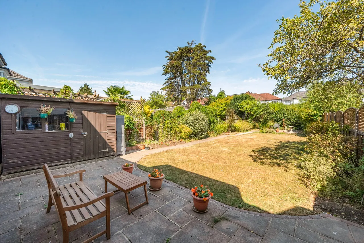 Uxbridge Road, Pinner, photo 12