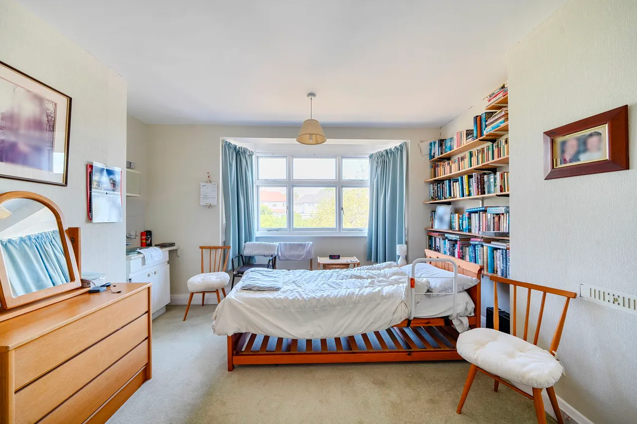 Uxbridge Road, Pinner, photo 9