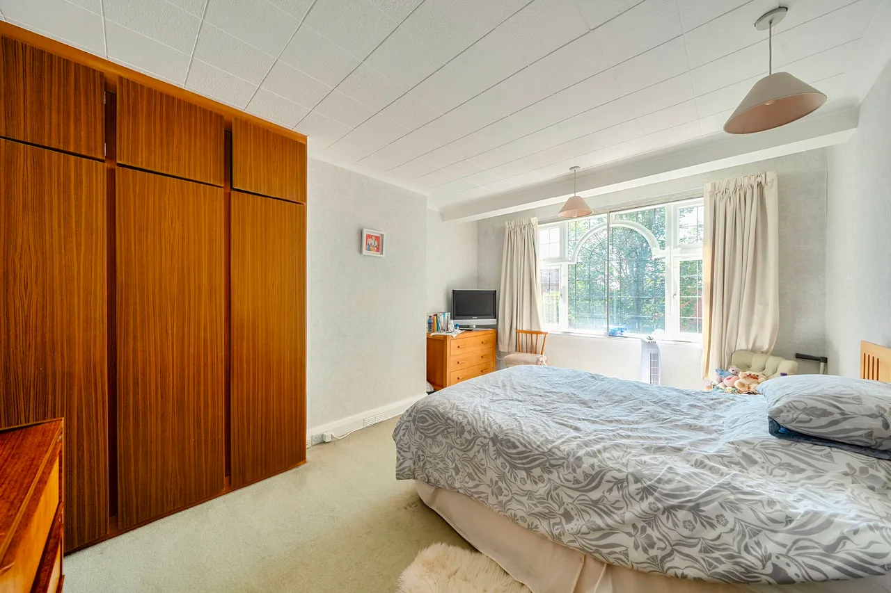 Uxbridge Road, Pinner, photo 11