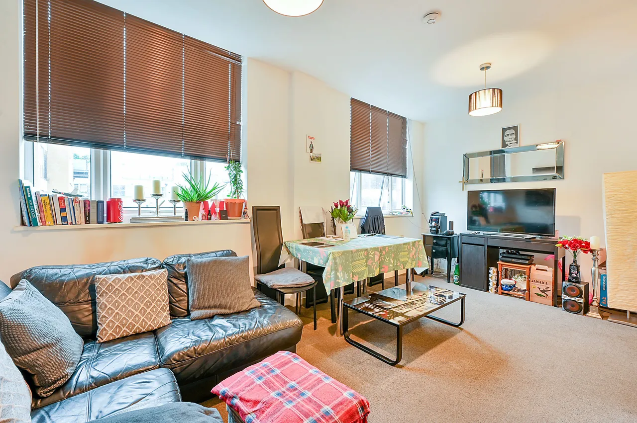 114 Bromyard House, Bromyard Avenue, London, photo 2