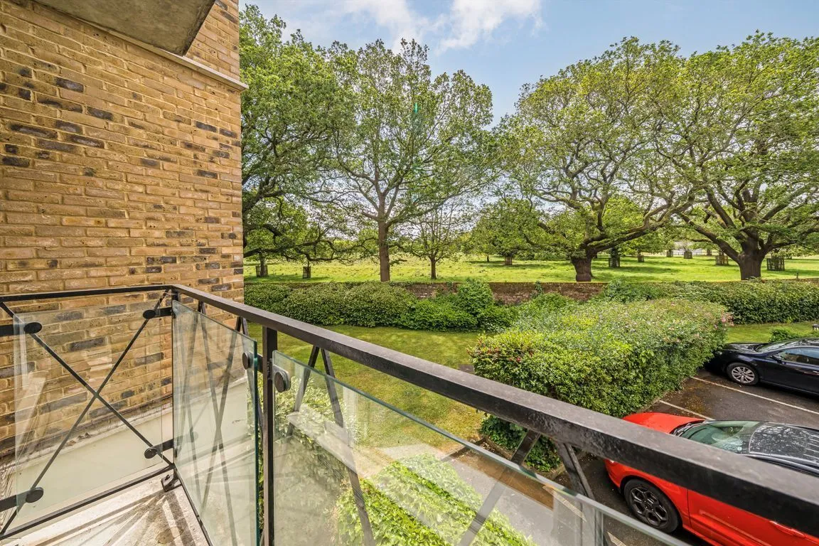 Deerhurst Crescent, TW12, photo 7