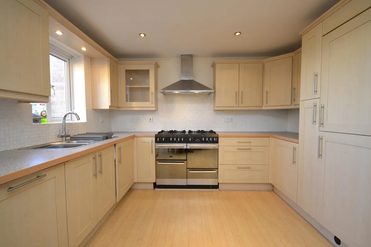 4 bed house to rent — Shakespeare Avenue, Bristol, BS7 0NW