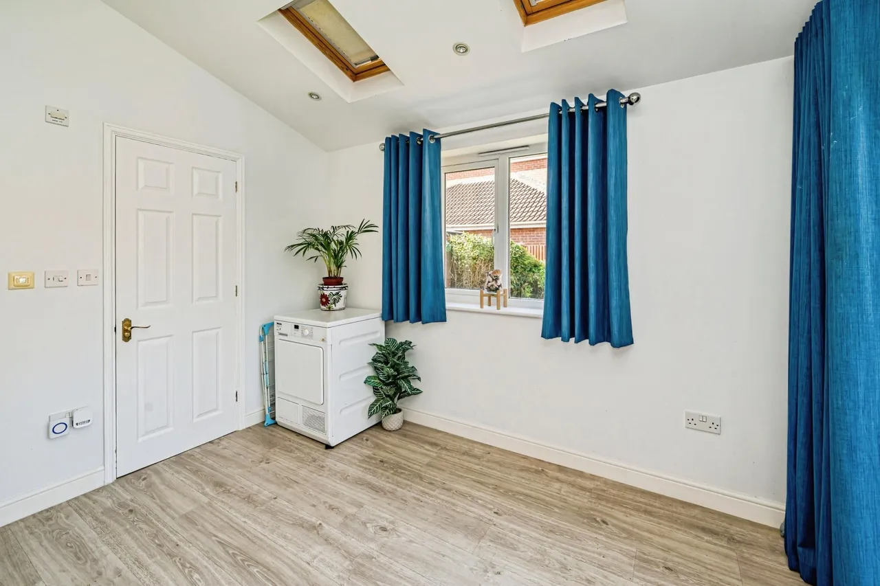 Briskman Way, Aylesbury, HP21, photo 7