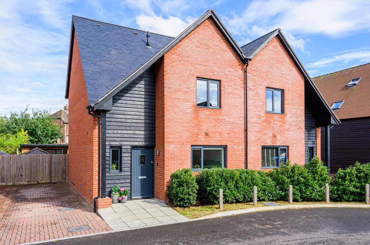 3 bed house for sale, Station Drive, Sutton Scotney, SO21
