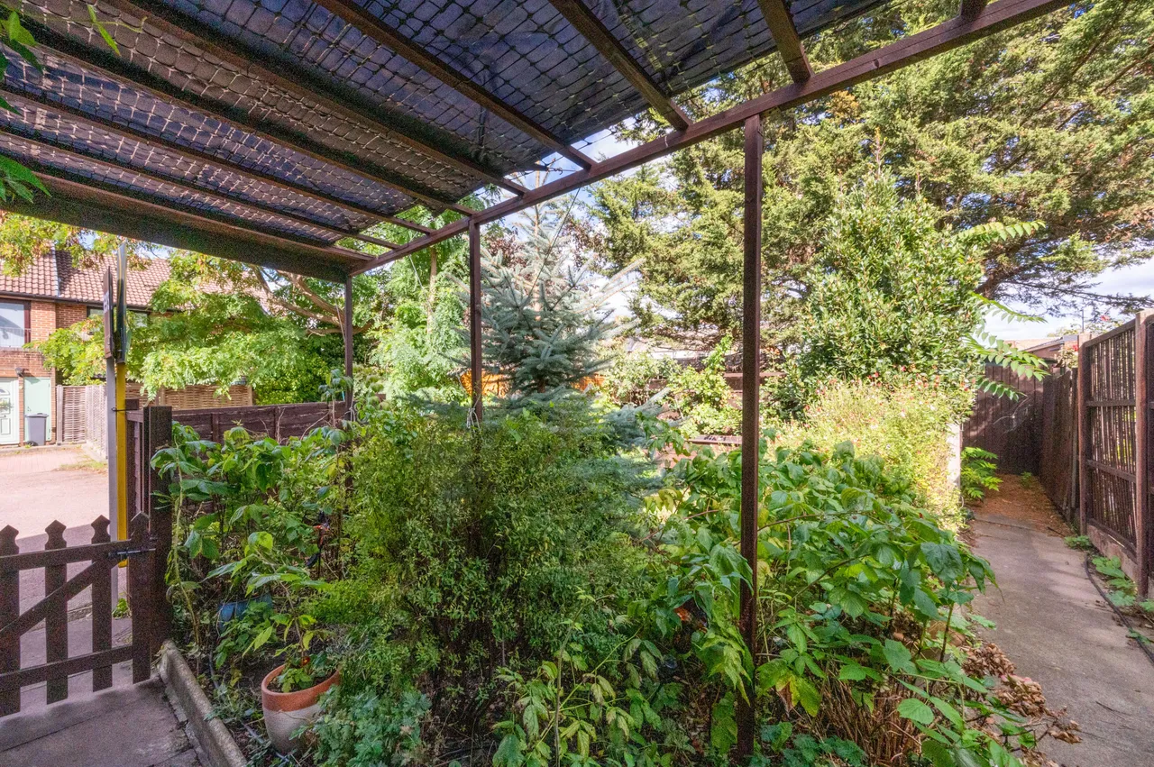 3 Weavers Close, Isleworth, photo 3