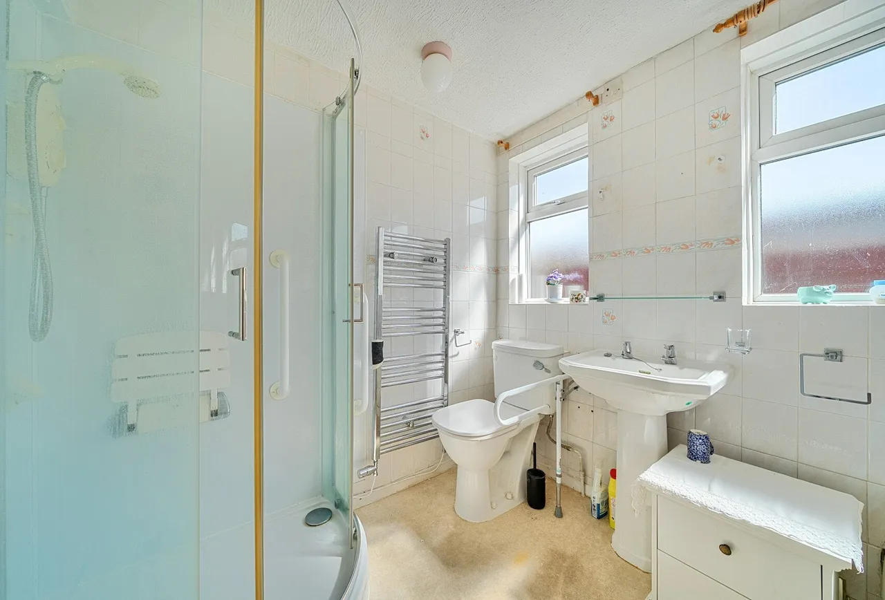 Hertford Road, Gloucestershire, Bishops Cleeve, GL52 8DA, photo 8