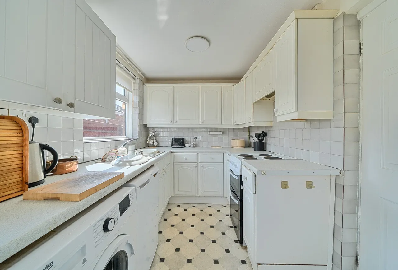 Hertford Road, Gloucestershire, Bishops Cleeve, GL52 8DA, photo 6