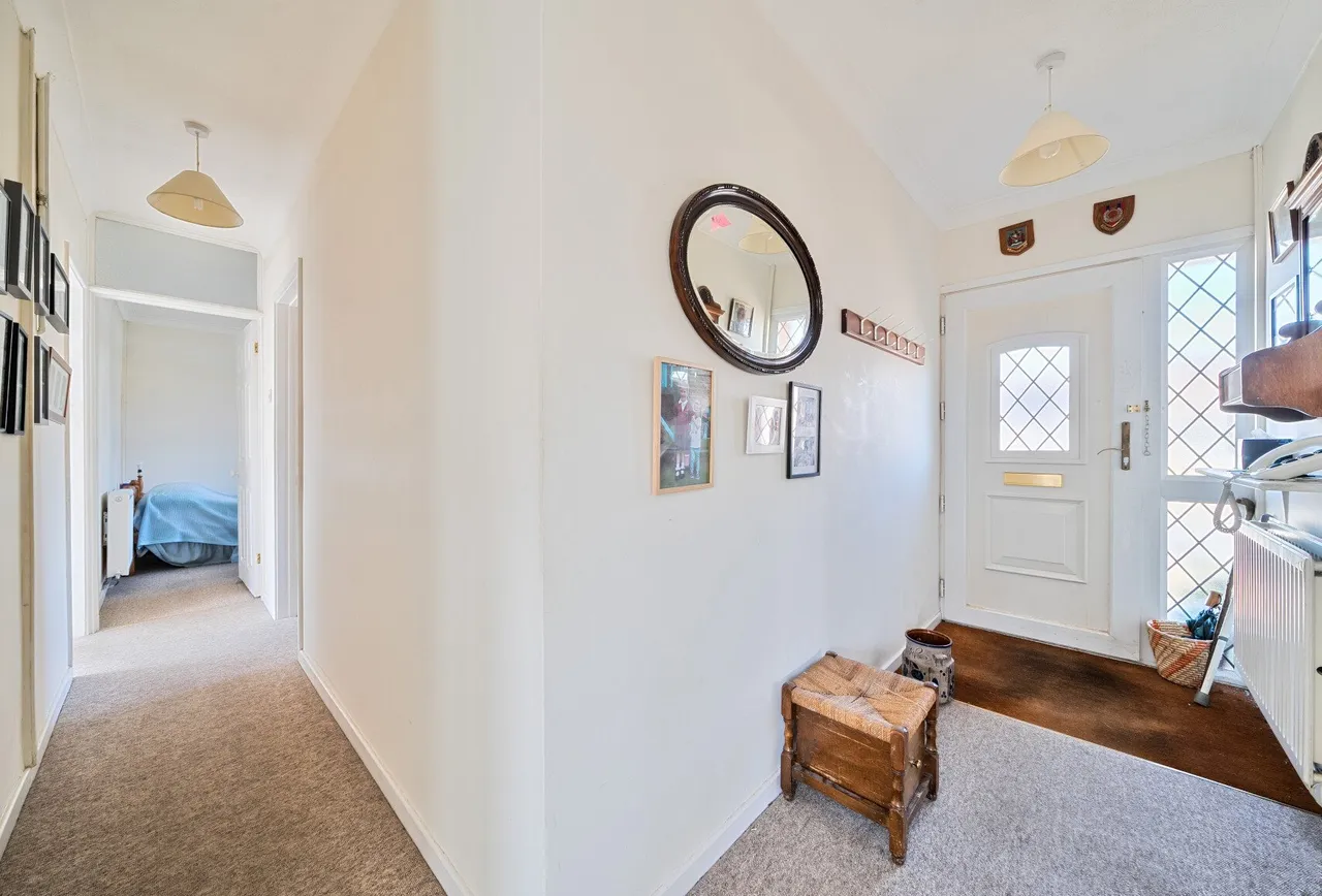 Hertford Road, Gloucestershire, Bishops Cleeve, GL52 8DA, photo 2