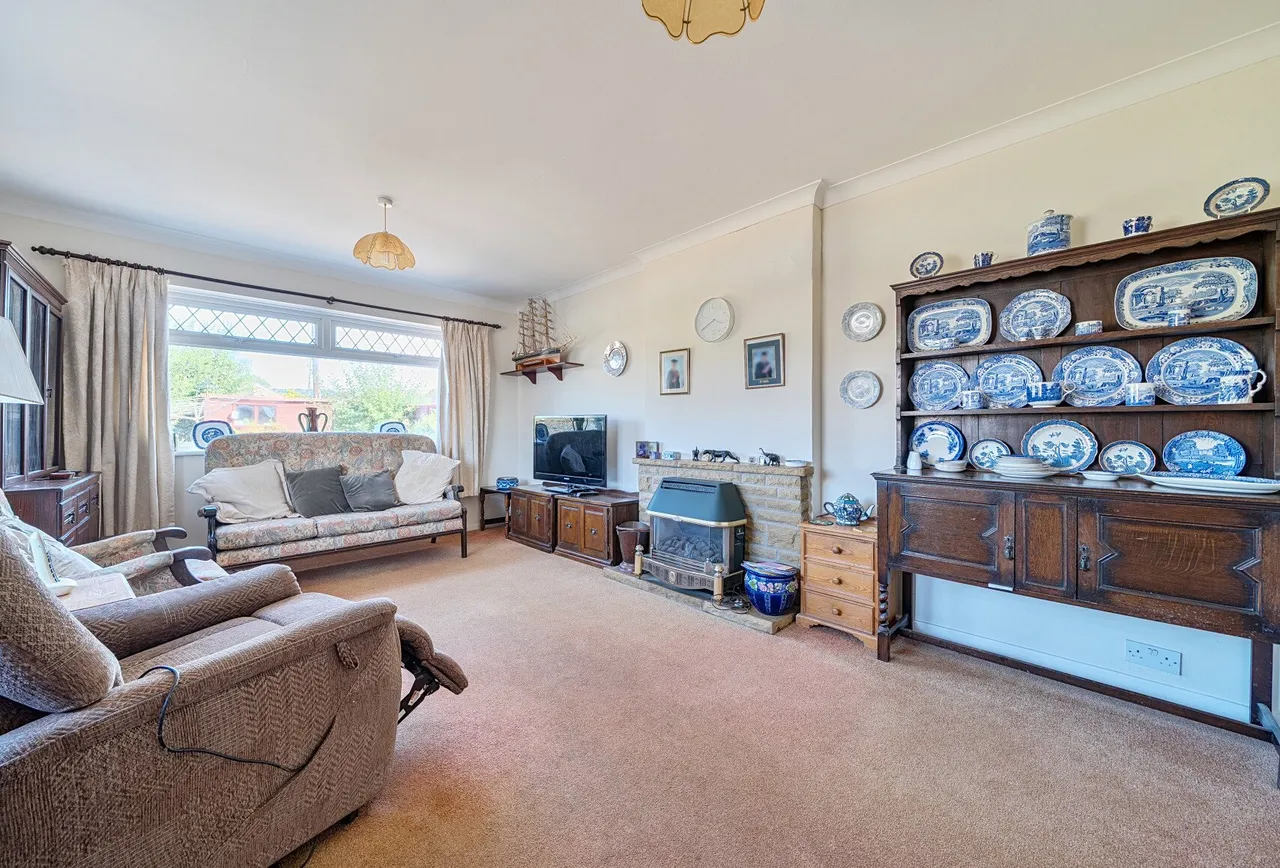 Hertford Road, Gloucestershire, Bishops Cleeve, GL52 8DA, photo 3