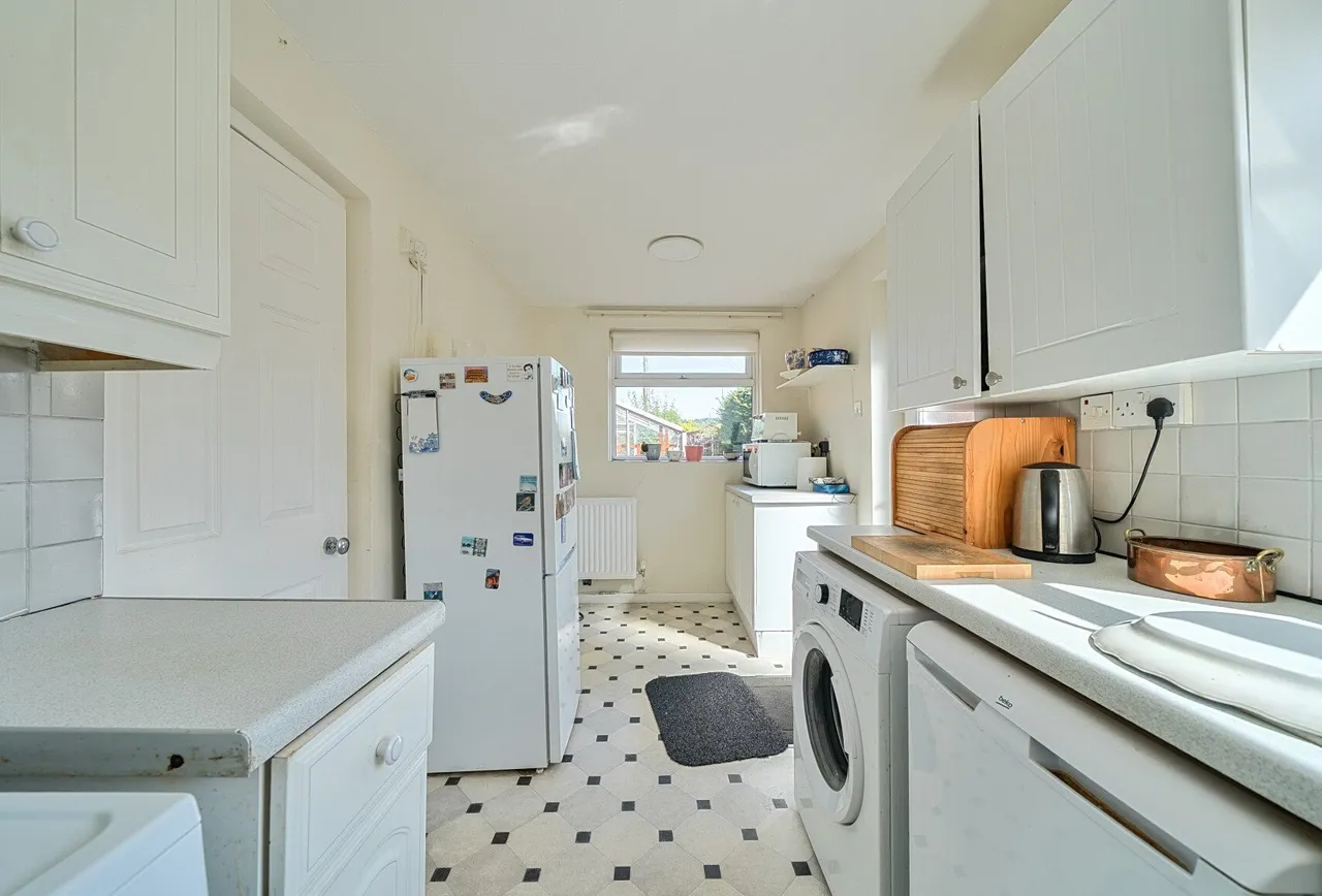 Hertford Road, Gloucestershire, Bishops Cleeve, GL52 8DA, photo 5