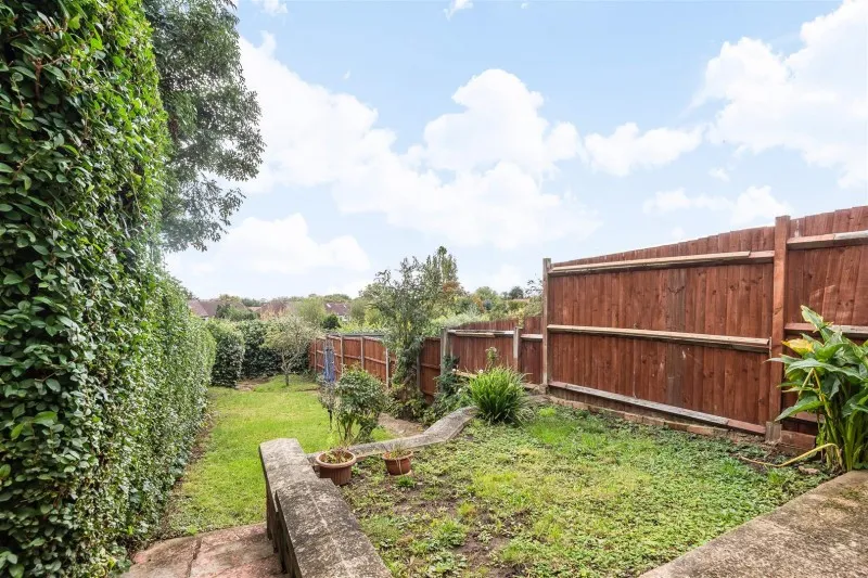 Whitton Avenue East, Greenford, photo 5