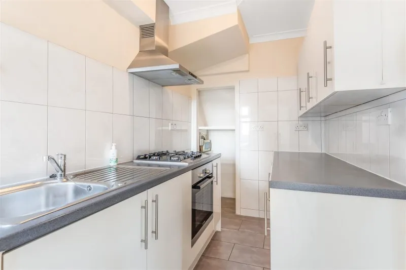 Whitton Avenue East, Greenford, photo 4