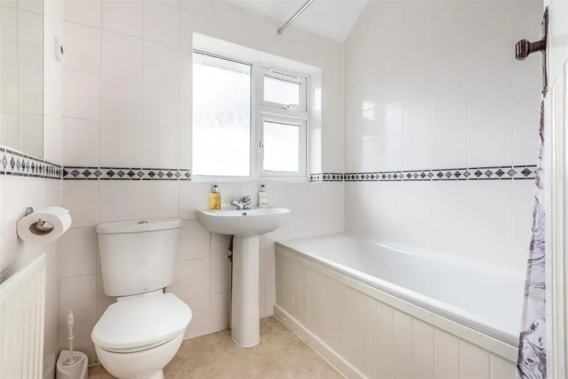 Whitton Avenue East, Greenford, photo 8