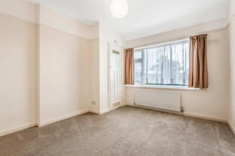 Whitton Avenue East, Greenford, photo 7
