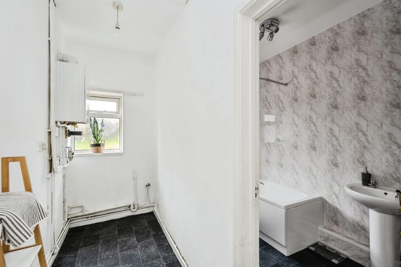 Old Castle Road, Llanelli, SA15, photo 10