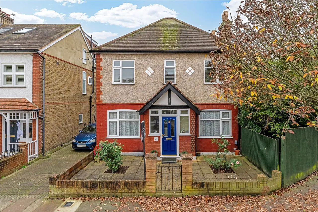 4 bed house for sale — Winchendon Road, Teddington, TW11 0SU