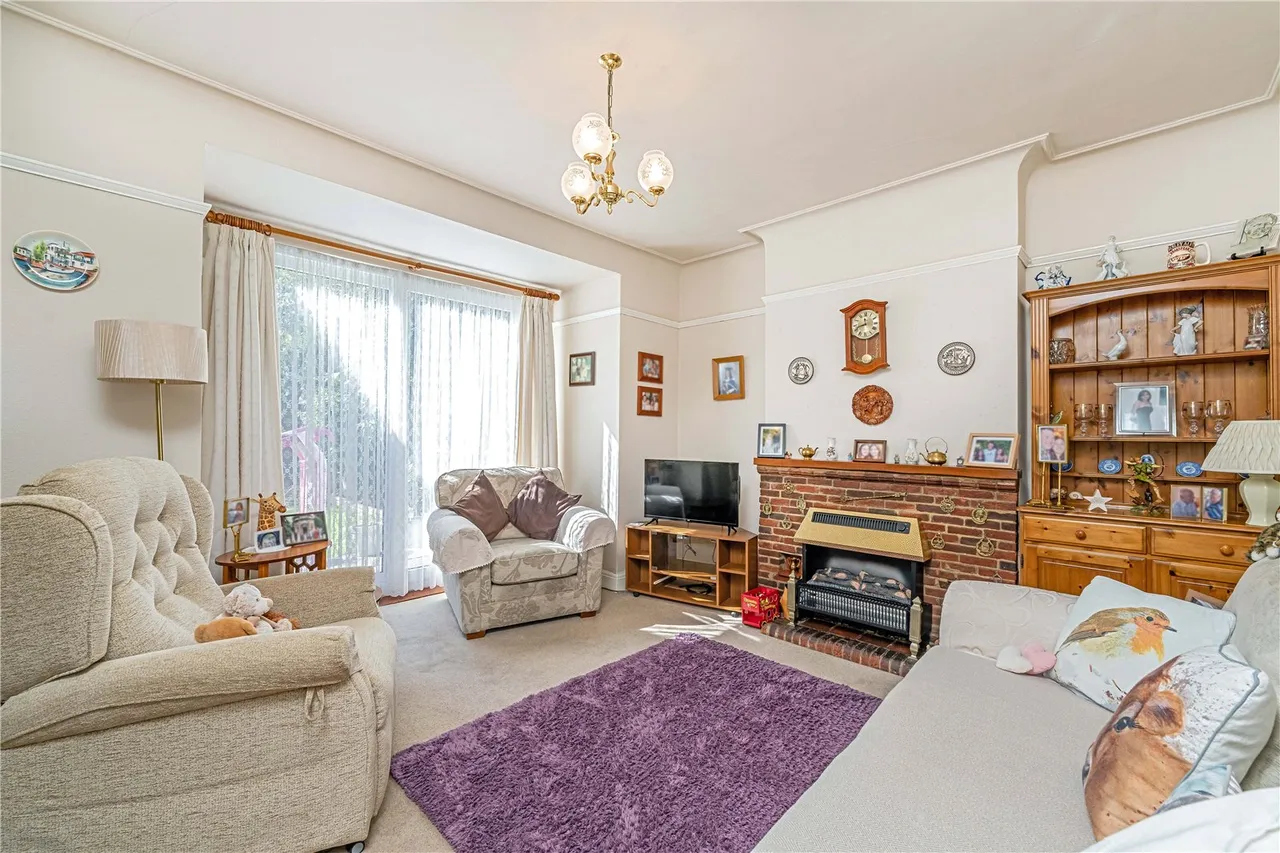 Winchendon Road, Teddington, TW11 0SU, photo 2