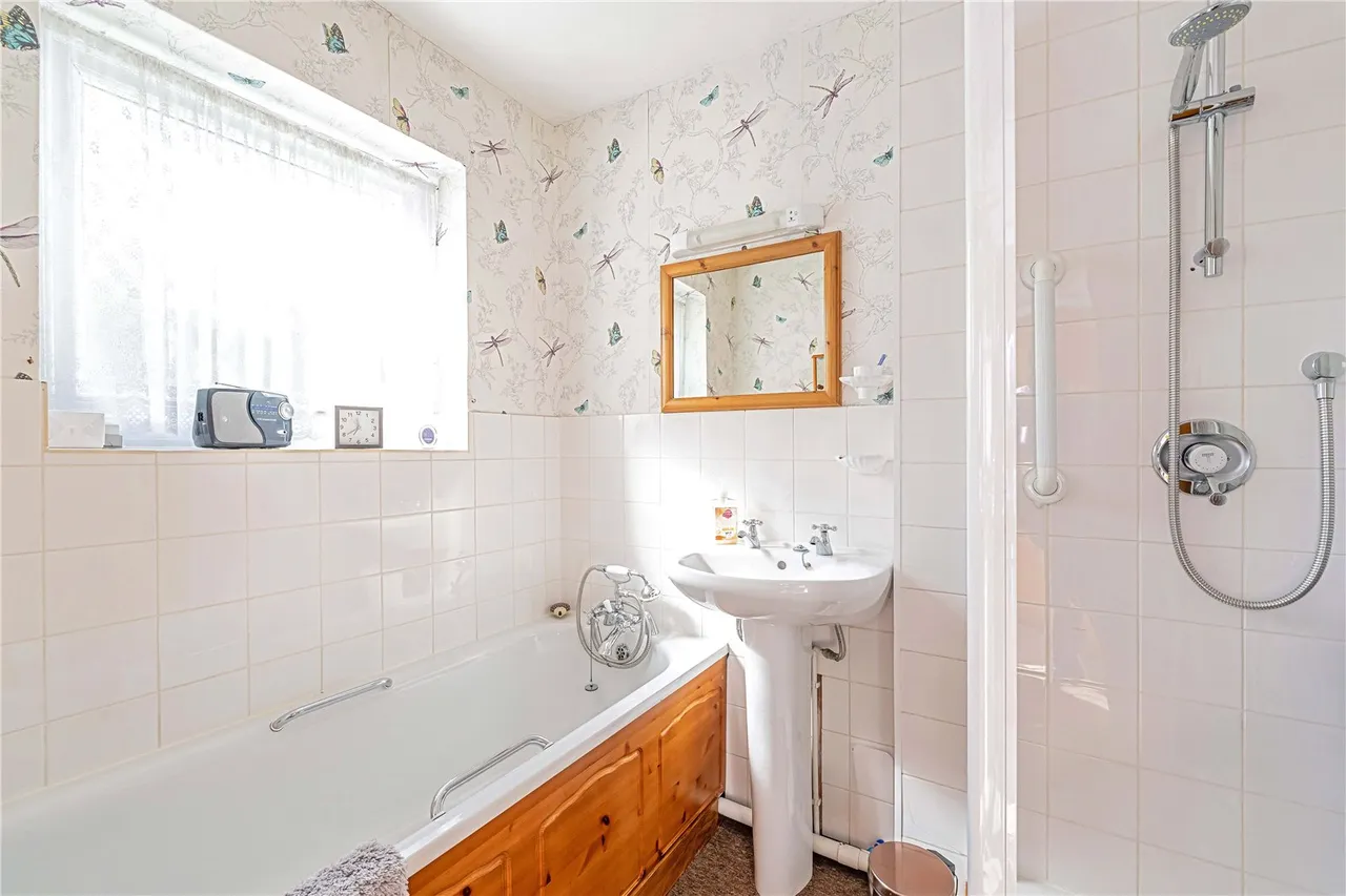 Winchendon Road, Teddington, TW11 0SU, photo 6