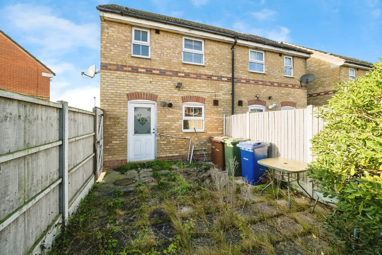2 bed house for sale — Fyfield Drive, South Ockendon, Essex, RM15