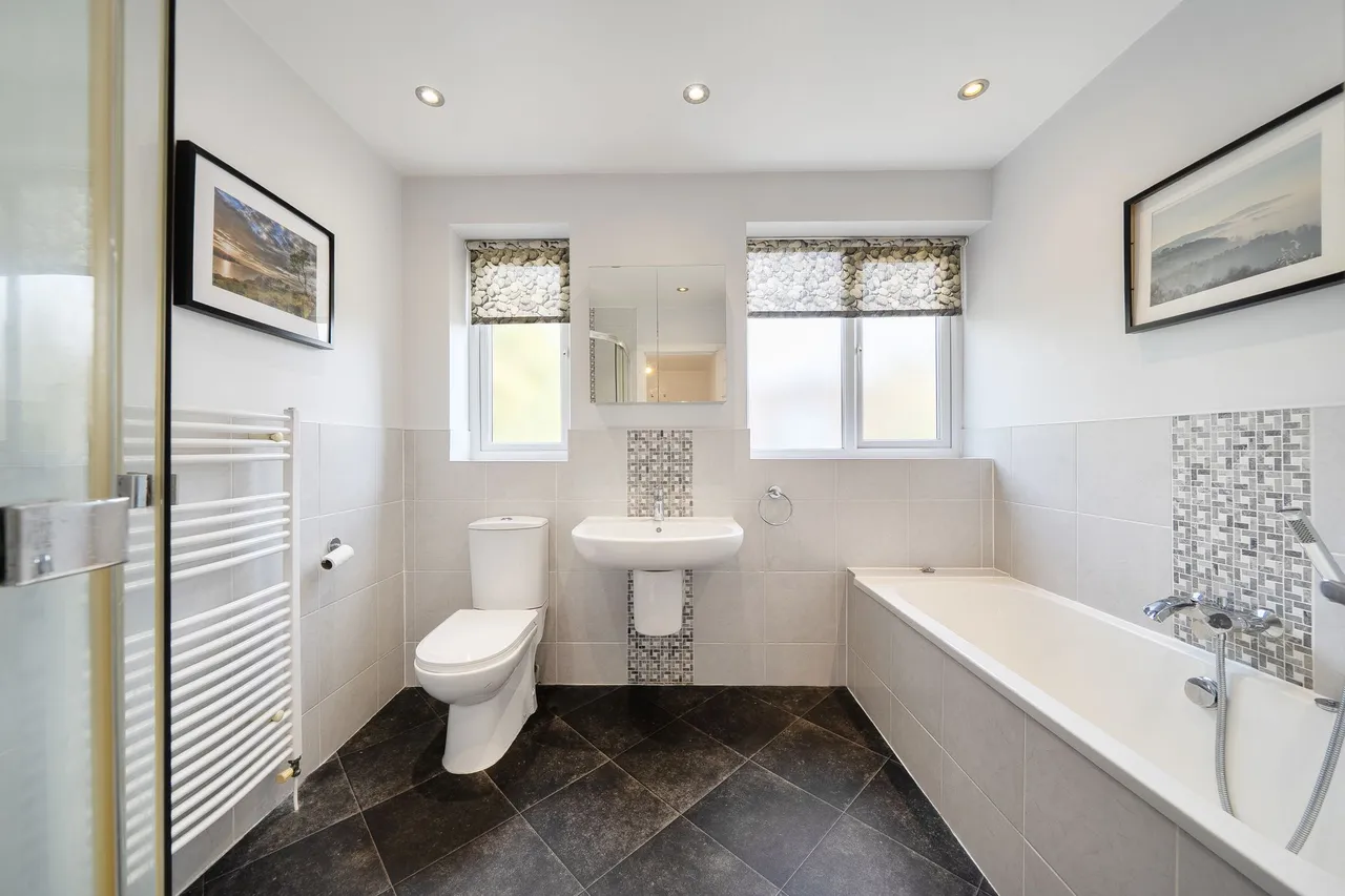 Fieldhead Road, Wilmslow, photo 17