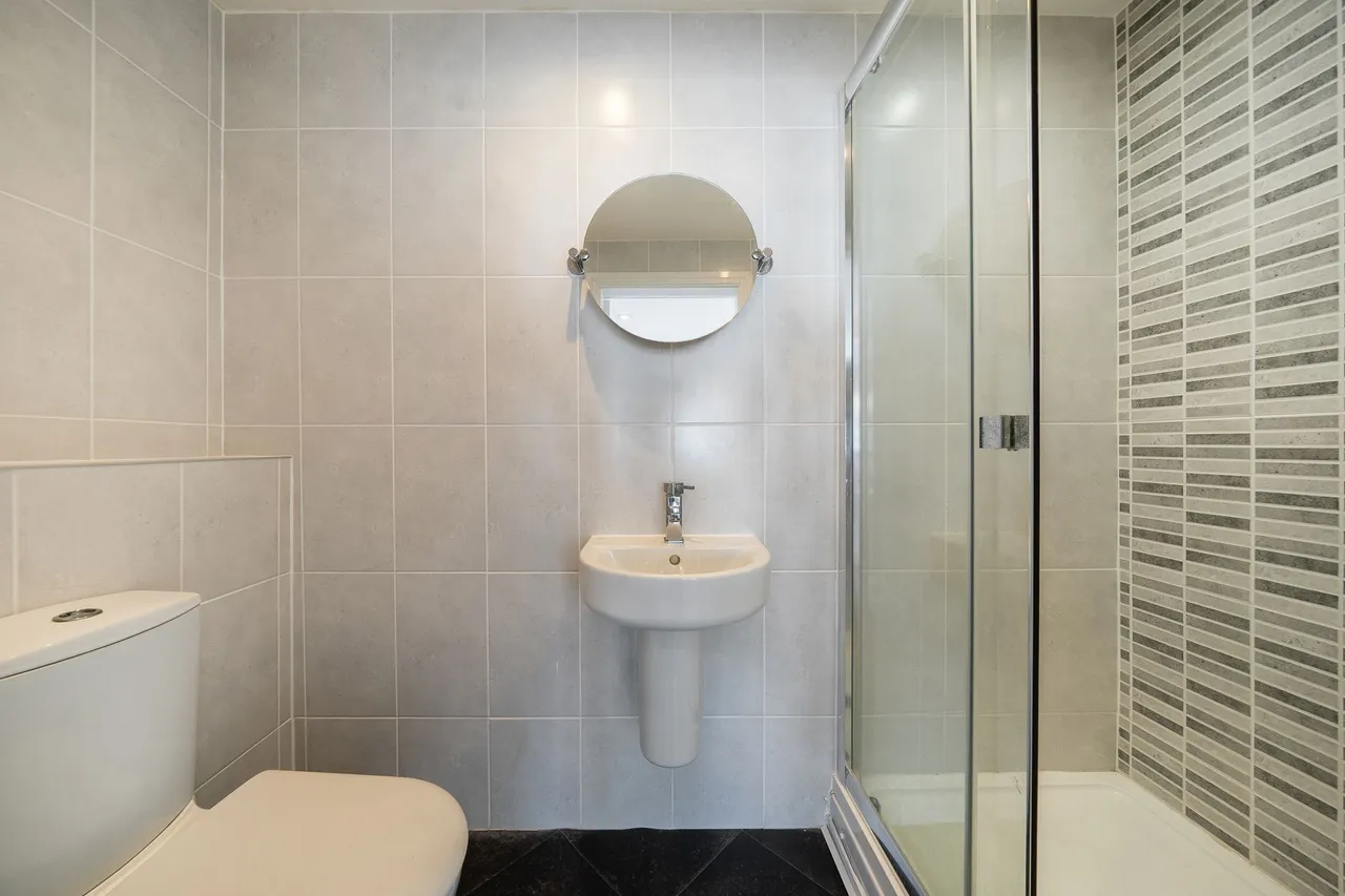 Fieldhead Road, Wilmslow, photo 6