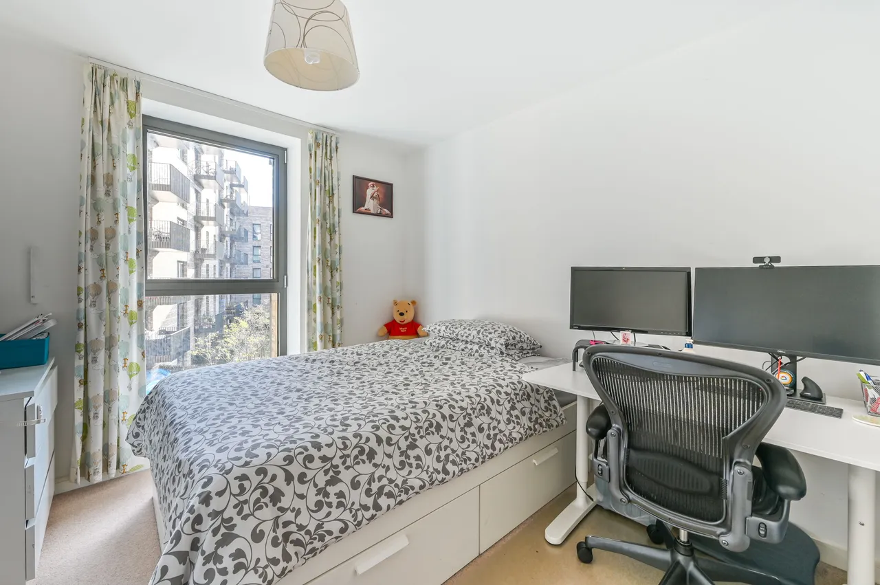 22 Kingfisher Heights, 2 Bramwell Way, London, photo 4