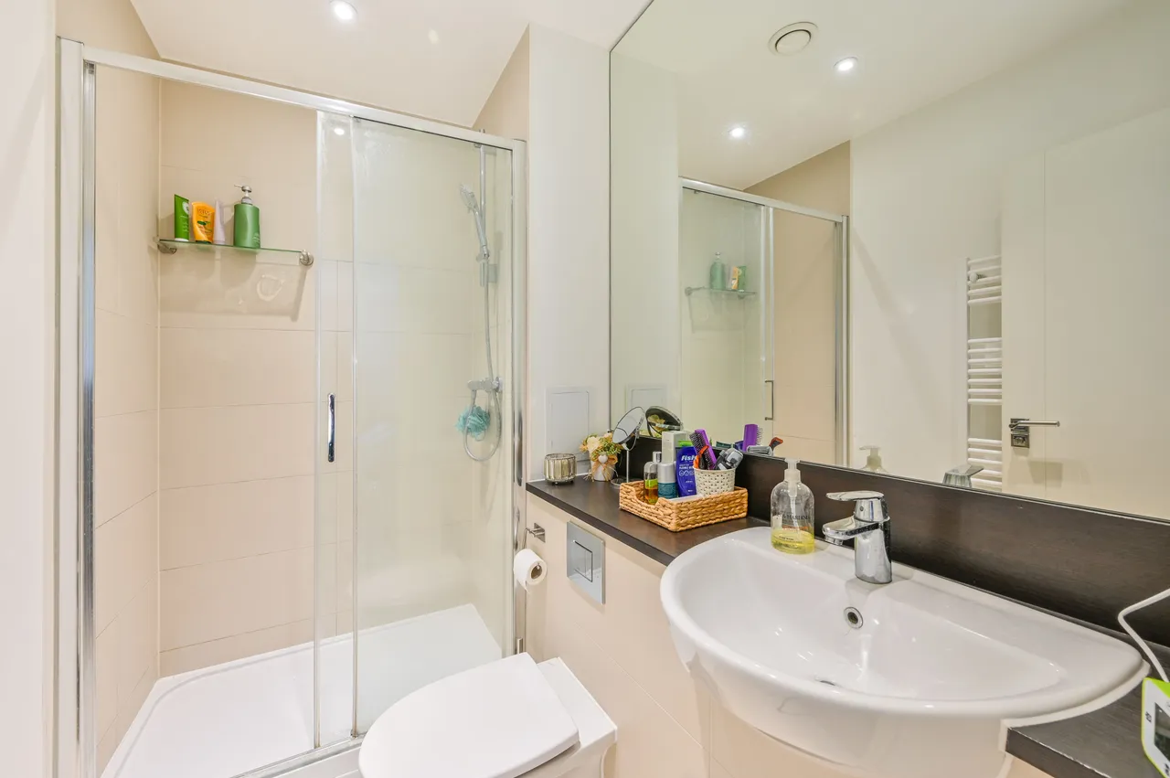 22 Kingfisher Heights, 2 Bramwell Way, London, photo 7