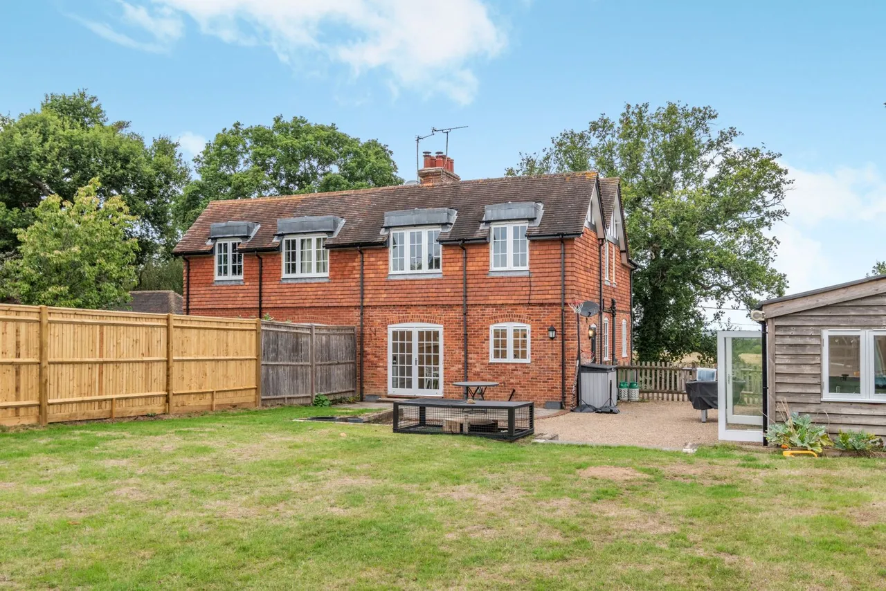 Blackhall Cottages, Blackhall Lane, Sevenoaks, Kent, TN15 0HT, photo 2