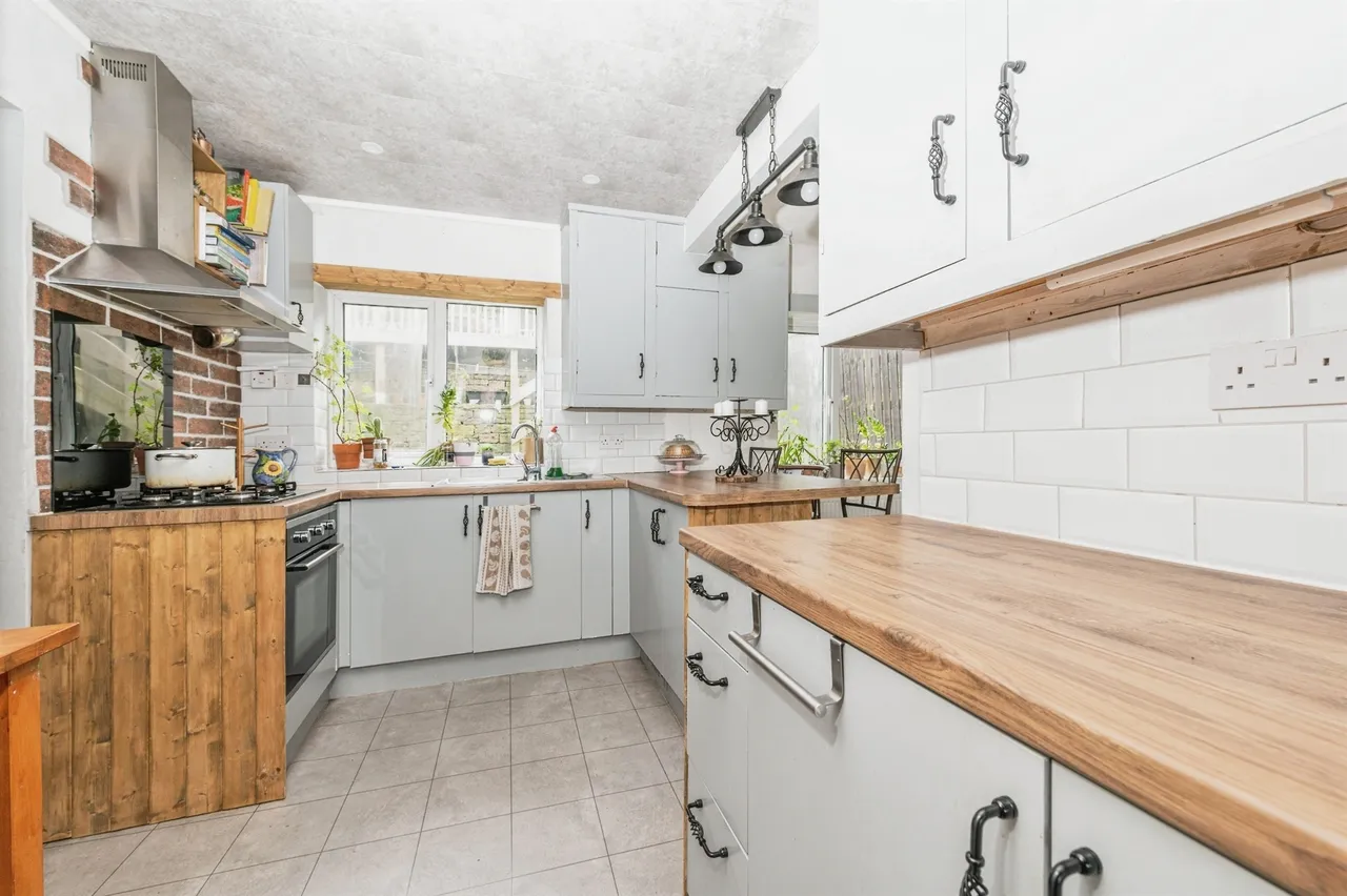 Greenside Crescent, Huddersfield, HD5, photo 5