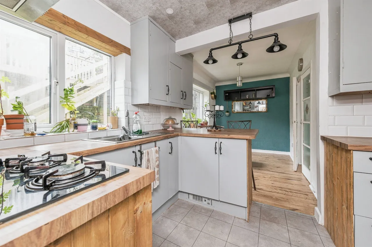 Greenside Crescent, Huddersfield, HD5, photo 2