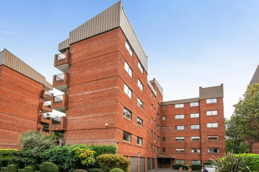 2 bed flat for sale, Spencer Close, London, N3