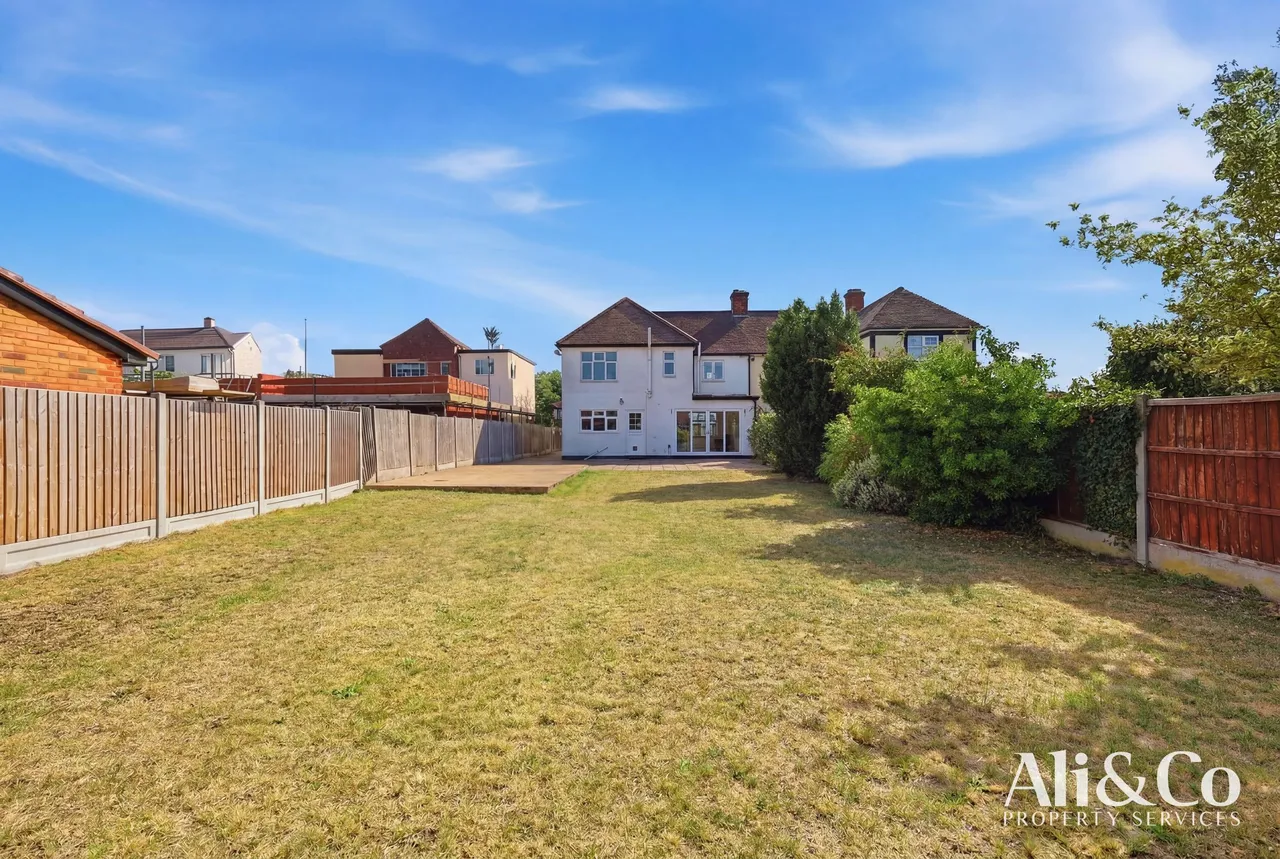 Wood View, Grays, Essex, RM16 2WJ, photo 2