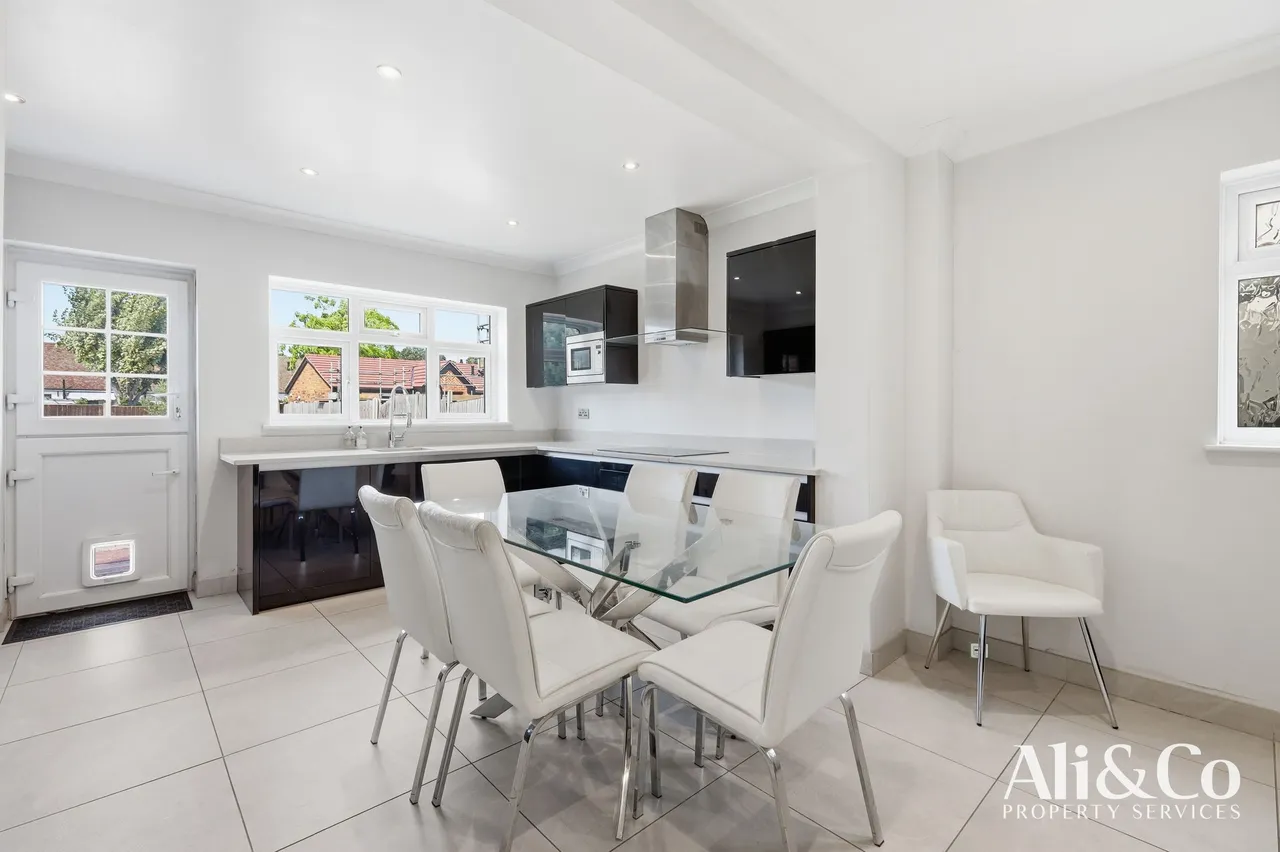 Wood View, Grays, Essex, RM16 2WJ, photo 3